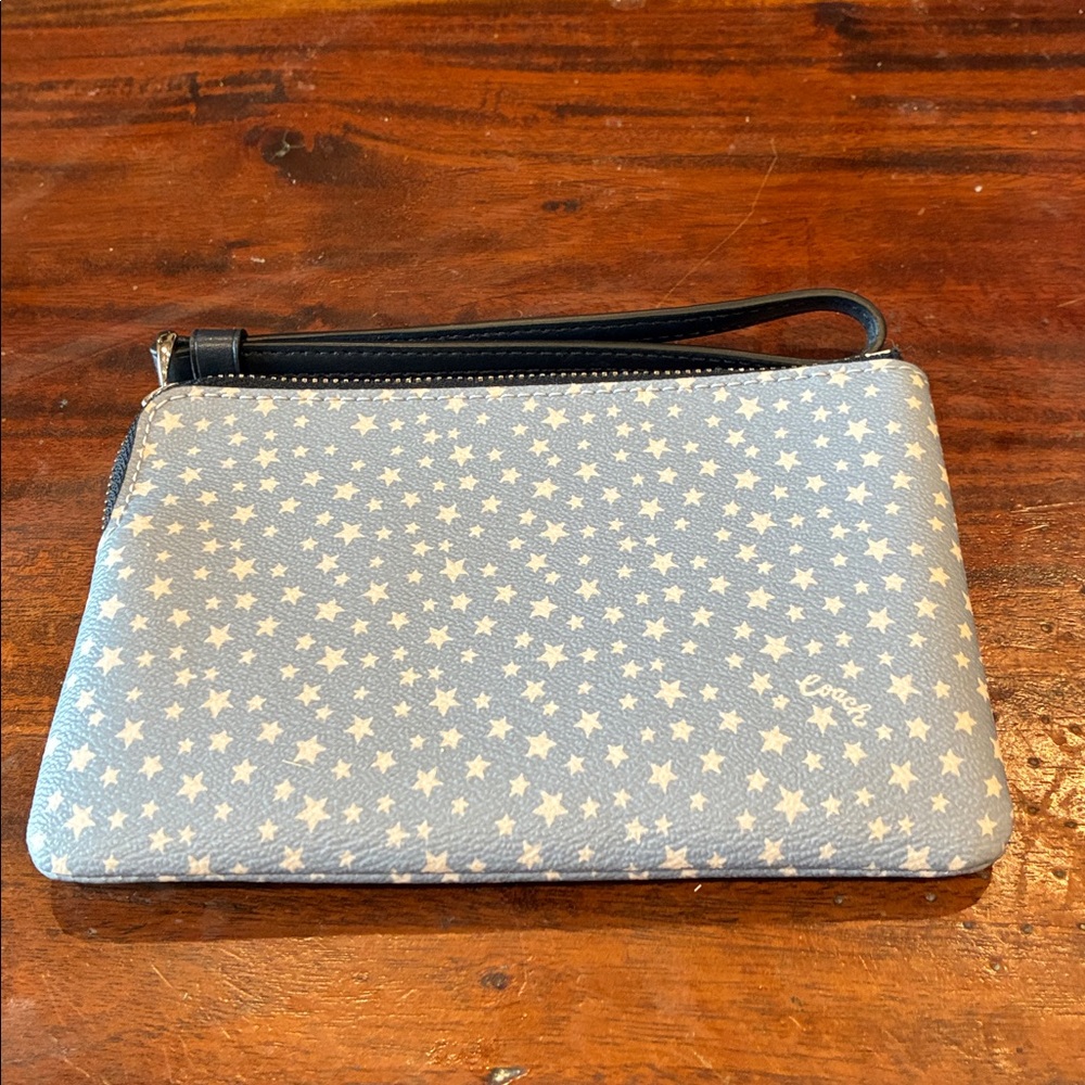 COACH POWDER BLUE WRISTLET WITH STARS BRAND NEW - Picture 2 of 3